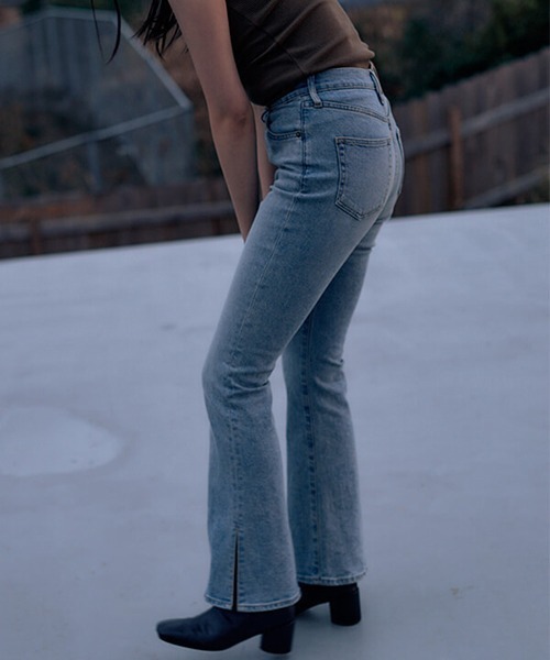 CREDONA（クレドナ）の「スリットフレアデニム（デニムパンツ・レディース・ブルー・S/M/XS）」の13枚目の写真