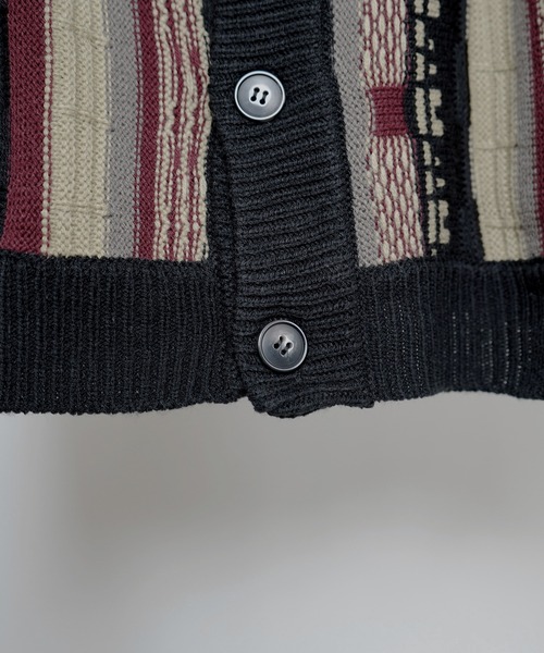 Confirm(コンファーム)の「ヴィンテージライク レトロジャガードストライプ柄 ビッグシルエット 3Dニットカーディガン 【Confirm】(カーディガン/ボレロ・メンズ・ブラック/ベージュ/ワイン/アイボリー/ブラック系その他/ホワイト系その他/ブルー系その他・M/L)」の11枚目の写真