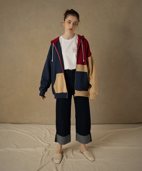 Levi's(リーバイス)の「Levi's(R) RED グラフィックジップアップフーディー CURDS&WHEY_RIO RED_MOOD INDIGO(パーカー・レディース・マルチ・XS/M/S)」の2枚目の写真