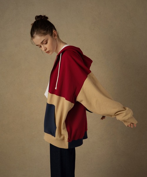 Levi's(リーバイス)の「Levi's(R) RED グラフィックジップアップフーディー CURDS&WHEY_RIO RED_MOOD INDIGO(パーカー・レディース・マルチ・XS/M/S)」の5枚目の写真