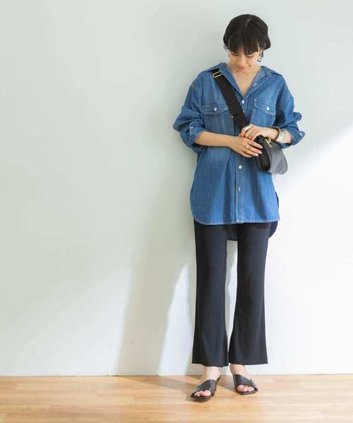 URBAN RESEARCH(アーバンリサーチ)の「『Oggi 5月号掲載』インディゴデニムシャツ(シャツ/ブラウス・レディース・インディゴブルー・36/38)」の19枚目の写真
