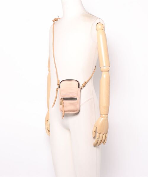 SEE BY CHLOE(シーバイクロエ)の「SBC ESSENTIAL / フォンホルダーPHONE HOLDER WITH STRAP(ショルダーバッグ・レディース・ベージュ・FREE)」の5枚目の写真