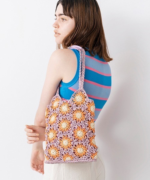 Casselini(キャセリーニ)の「Casselini(キャセリーニ)フラワークロシェバッグ(ハンドバッグ・レディース・ブラック/ラベンダー/グリーン・FREE)」の3枚目の写真