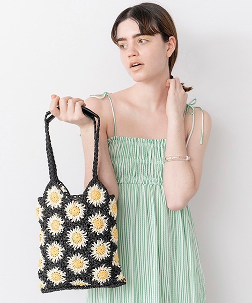 Casselini(キャセリーニ)の「Casselini(キャセリーニ)フラワークロシェバッグ(ハンドバッグ・レディース・ブラック/ラベンダー/グリーン・FREE)」の1枚目の写真