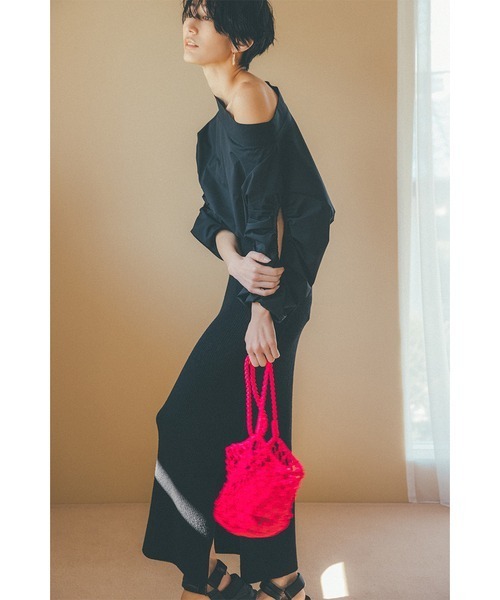 emmi（エミ）の「【emmi atelier】ローゲージリネン混スカート（スカート・レディース・ブラック/オフホワイト/ブルー・FREE）」の6枚目の写真