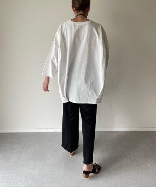 y/m by misato（イムバイミサト）の「タックオーバートップス（Tシャツ/カットソー・レディース・ホワイト/ブラック・FREE）」の4枚目の写真