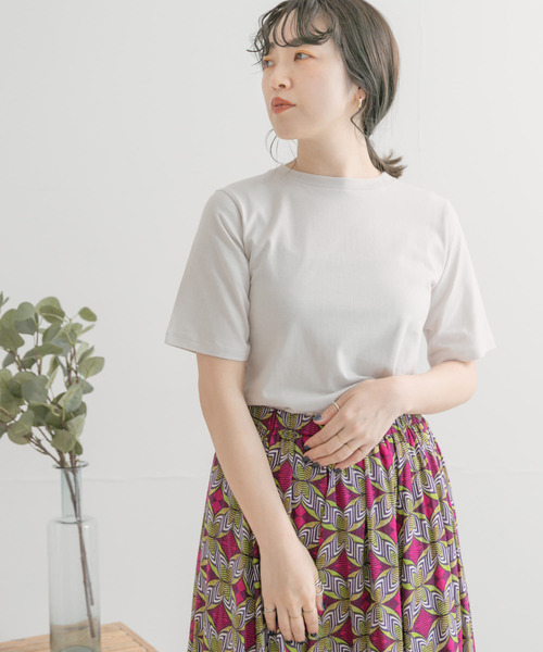 ITEMS URBANRESEARCH（アイテムズ アーバンリサーチ）の「オーガニックコットンベーシックTシャツ（Tシャツ/カットソー・レディース・グレー系その他/ブラック/レッド/オフホワイト・FREE）」の4枚目の写真