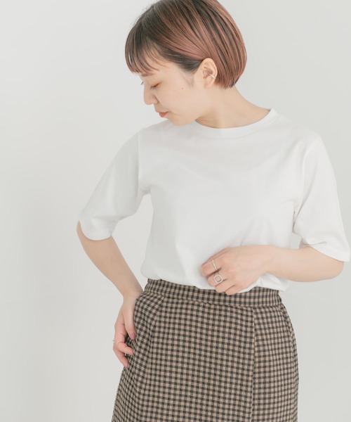 ITEMS URBANRESEARCH（アイテムズ アーバンリサーチ）の「オーガニックコットンベーシックTシャツ（Tシャツ/カットソー・レディース・グレー系その他/ブラック/レッド/オフホワイト・FREE）」の2枚目の写真