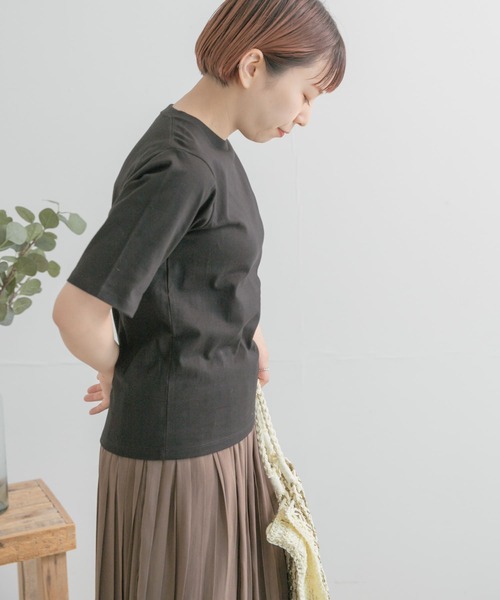 ITEMS URBANRESEARCH（アイテムズ アーバンリサーチ）の「オーガニックコットンベーシックTシャツ（Tシャツ/カットソー・レディース・グレー系その他/ブラック/レッド/オフホワイト・FREE）」の3枚目の写真