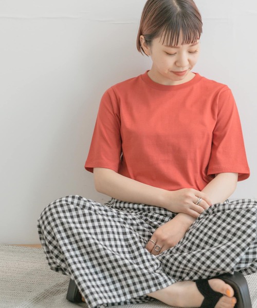 ITEMS URBANRESEARCH（アイテムズ アーバンリサーチ）の「オーガニックコットンベーシックTシャツ（Tシャツ/カットソー・レディース・グレー系その他/ブラック/レッド/オフホワイト・FREE）」の10枚目の写真