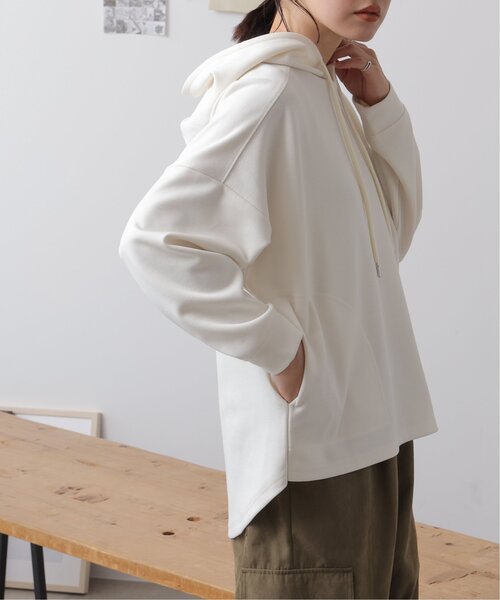 frames RAY CASSIN（フレームスレイカズン）の「ダンボールニット変形ポケット付きドルマンプルパーカー（パーカー・レディース・ブラック/ピンク/ブルー/キナリ・FREE）」の2枚目の写真