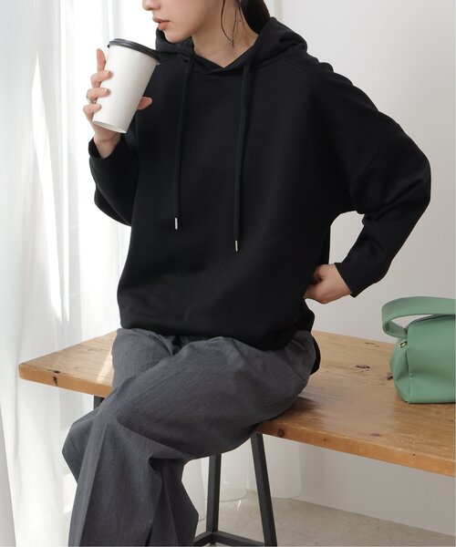 frames RAY CASSIN（フレームスレイカズン）の「ダンボールニット変形ポケット付きドルマンプルパーカー（パーカー・レディース・ブラック/ピンク/ブルー/キナリ・FREE）」の6枚目の写真