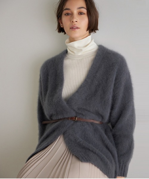 INED(イネド)の「カシミヤブレンドフォックスカーディガン ヒップが隠れるレングス(カーディガン/ボレロ・レディース・チャコールグレー/キャメル・9号)」の2枚目の写真