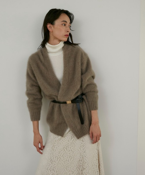 INED(イネド)の「カシミヤブレンドフォックスカーディガン ヒップが隠れるレングス(カーディガン/ボレロ・レディース・チャコールグレー/キャメル・9号)」の5枚目の写真