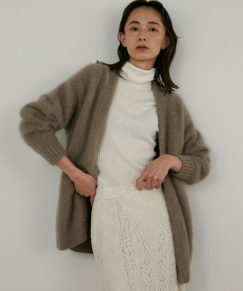 INED(イネド)の「カシミヤブレンドフォックスカーディガン ヒップが隠れるレングス(カーディガン/ボレロ・レディース・チャコールグレー/キャメル・9号)」の6枚目の写真
