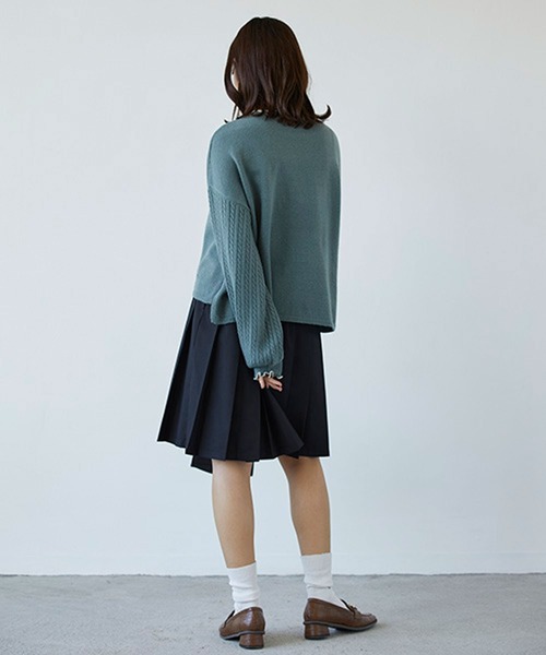 179/WG(イチナナキュウダブルジー)の「袖ケーブルニット(ニット/セーター・レディース・グレー/オフホワイト/ブルー/グリーン・FREE)」の7枚目の写真
