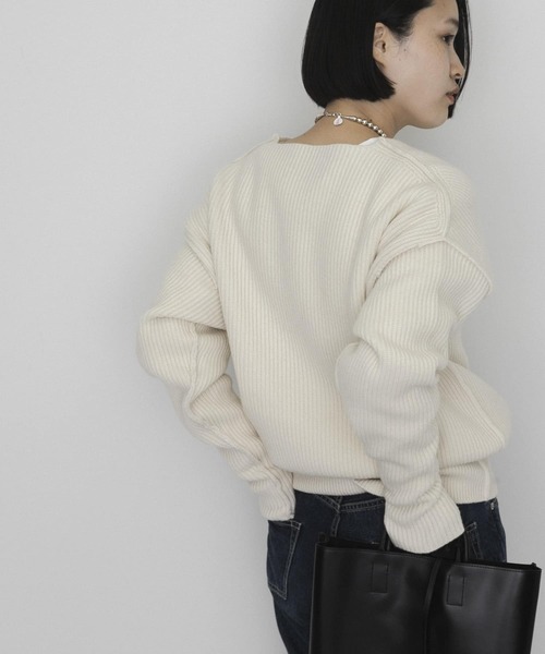 URBAN RESEARCH（アーバンリサーチ）の「『25周年別注』ROUTINE for URBAN RESEARCH リバーシブル・Vネックニット（ニット/セーター・レディース・カーキ/ネイビー/ホワイト・FREE）」の4枚目の写真