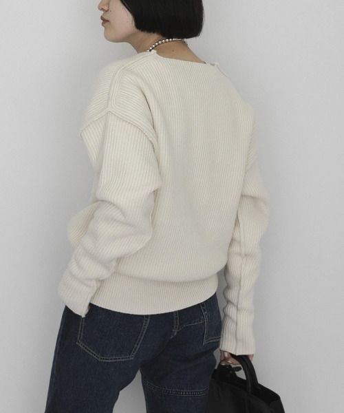 URBAN RESEARCH（アーバンリサーチ）の「『25周年別注』ROUTINE for URBAN RESEARCH リバーシブル・Vネックニット（ニット/セーター・レディース・カーキ/ネイビー/ホワイト・FREE）」の5枚目の写真