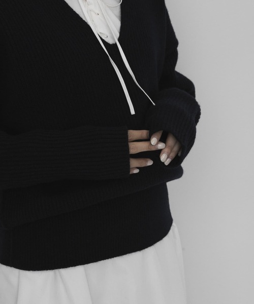 URBAN RESEARCH（アーバンリサーチ）の「『25周年別注』ROUTINE for URBAN RESEARCH リバーシブル・Vネックニット（ニット/セーター・レディース・カーキ/ネイビー/ホワイト・FREE）」の13枚目の写真