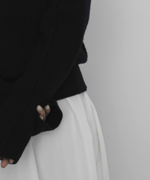 URBAN RESEARCH（アーバンリサーチ）の「『25周年別注』ROUTINE for URBAN RESEARCH リバーシブル・Vネックニット（ニット/セーター・レディース・カーキ/ネイビー/ホワイト・FREE）」の15枚目の写真