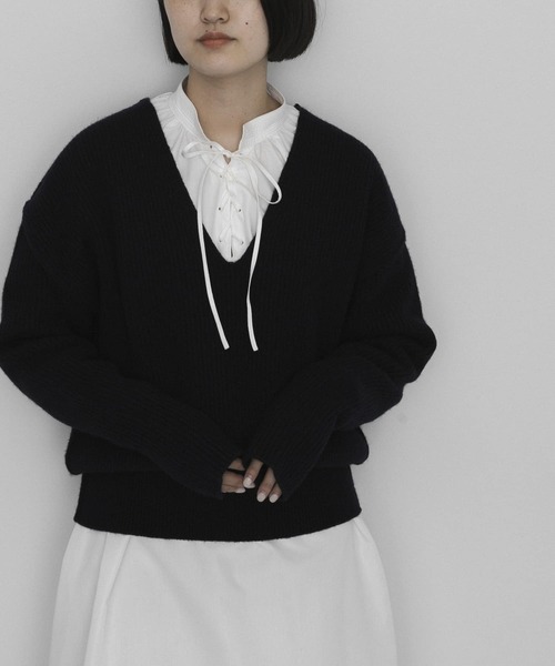 URBAN RESEARCH（アーバンリサーチ）の「『25周年別注』ROUTINE for URBAN RESEARCH リバーシブル・Vネックニット（ニット/セーター・レディース・カーキ/ネイビー/ホワイト・FREE）」の17枚目の写真