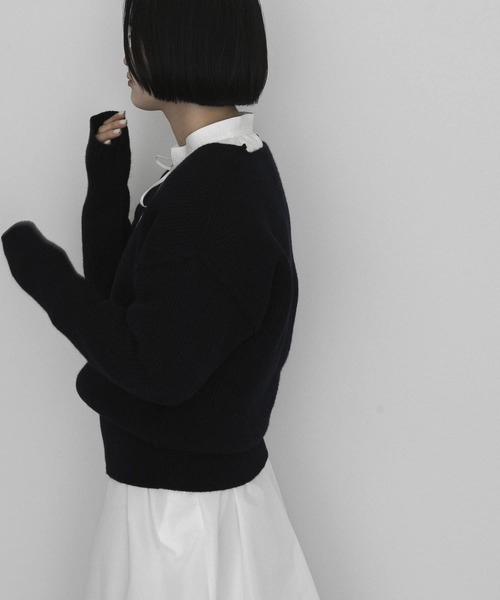 URBAN RESEARCH（アーバンリサーチ）の「『25周年別注』ROUTINE for URBAN RESEARCH リバーシブル・Vネックニット（ニット/セーター・レディース・カーキ/ネイビー/ホワイト・FREE）」の19枚目の写真