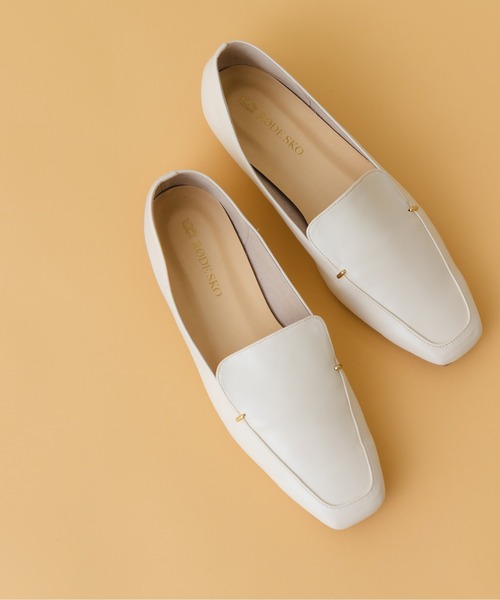 RODE SKO(ロデスコ)の「『MADE IN JAPAN』スクエアトゥプチメタルローファー(ローファー・レディース・ブラック/ブラウン系その他/オフホワイト/ベージュ系その他/グレー系その他/ブラック系その他/ブラウン・36/37/38)」の2枚目の写真