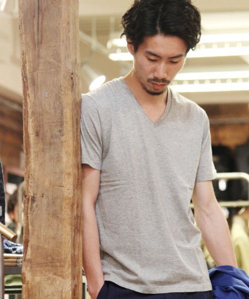 417 EDIFICE（フォーワンセブンエディフィス）の「◇シリコンウォッシュ ピマテンジクVネック S/S（Tシャツ/カットソー・メンズ・ブラック/チャコールグレー/ホワイト/カーキ/ネイビー/ブルー・SMALL/MEDIUM/LARGE）」の3枚目の写真