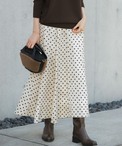URBAN RESEARCH ROSSO WOMEN(アーバンリサーチ ロッソ)の「パネルラインサテンフレアスカート(スカート・レディース・ミント/ドット/ブラウン・38/36)」の3枚目の写真