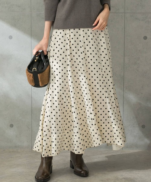 URBAN RESEARCH ROSSO WOMEN(アーバンリサーチ ロッソ)の「パネルラインサテンフレアスカート(スカート・レディース・ミント/ドット/ブラウン・38/36)」の8枚目の写真