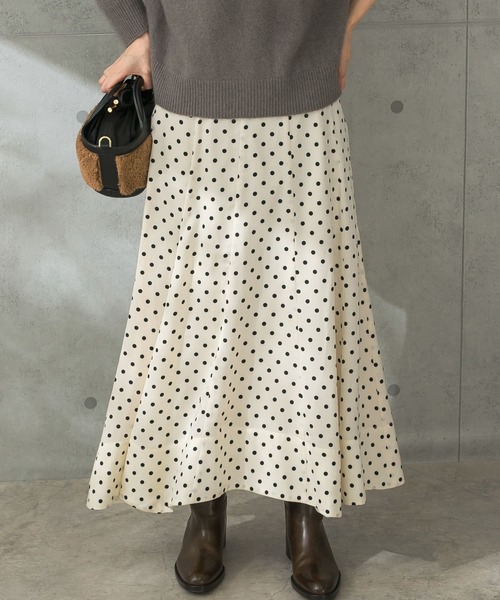 URBAN RESEARCH ROSSO WOMEN(アーバンリサーチ ロッソ)の「パネルラインサテンフレアスカート(スカート・レディース・ミント/ドット/ブラウン・38/36)」の9枚目の写真
