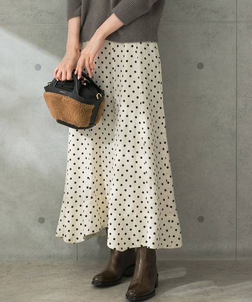URBAN RESEARCH ROSSO WOMEN(アーバンリサーチ ロッソ)の「パネルラインサテンフレアスカート(スカート・レディース・ミント/ドット/ブラウン・38/36)」の11枚目の写真