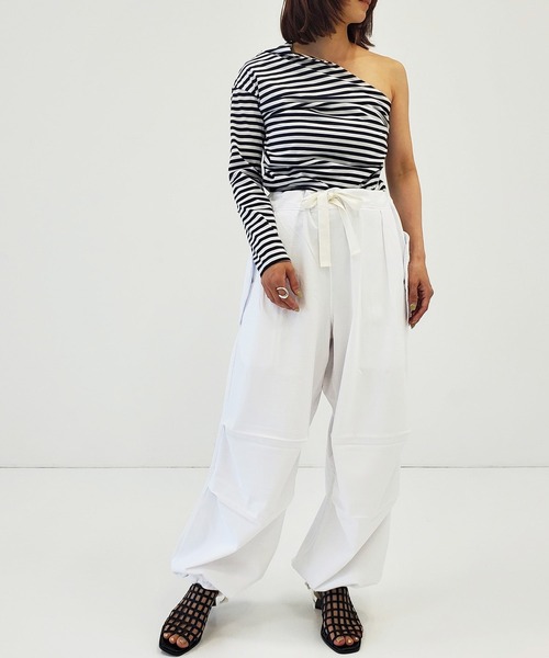 Cabana(カバナ)の「【Cabana/カバナ】Jane/ワンショルダートップス(Tシャツ/カットソー・レディース・ホワイト/カーキ・FREE)」の4枚目の写真