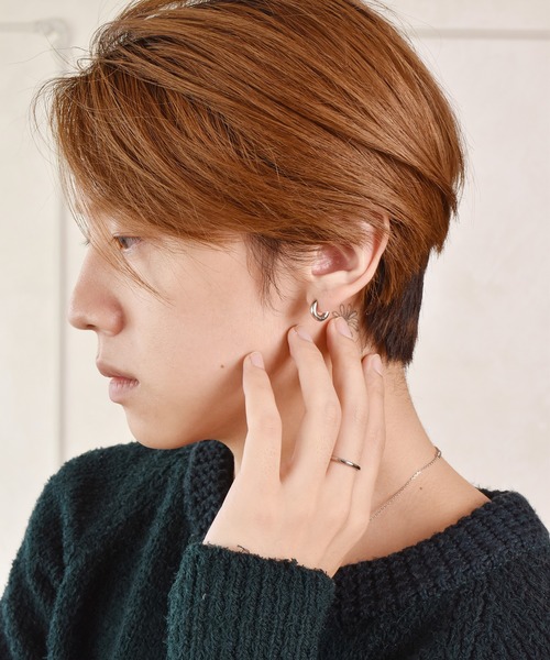 LHME(エルエイチエムイー)の「【WEB限定】”Dear”チャンキーフープピアスS/サージカルステンレス(金属アレルギー対応)【LHME / エルエイチエムイー】(ピアス(両耳用)・レディース・シルバー/イエローゴールド・ONE SIZE)」の5枚目の写真