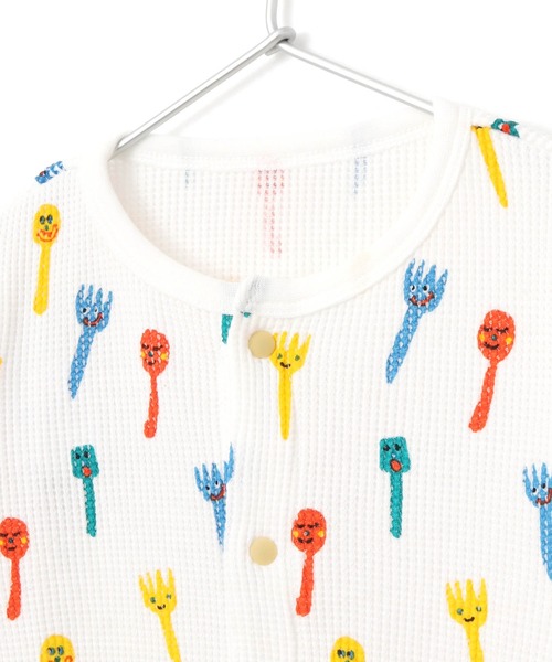 MAKE YOUR DAY(メイクユアデイ)の「カトラリー総柄前開きカバーオール(ロンパース・キッズ・レインボー/ブラウン・70/80)」の5枚目の写真