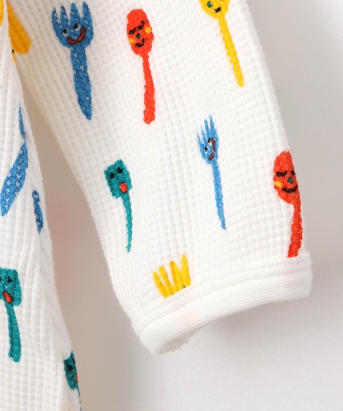 MAKE YOUR DAY(メイクユアデイ)の「カトラリー総柄前開きカバーオール(ロンパース・キッズ・レインボー/ブラウン・70/80)」の6枚目の写真