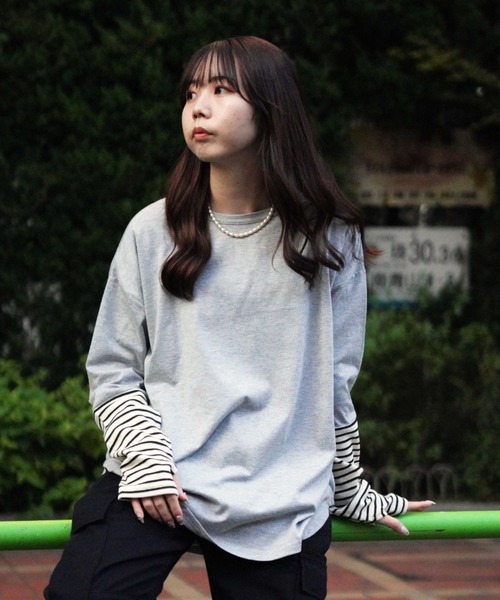 AVIREX（アヴィレックス）の「≪WEB&DEPOT限定≫SLEEVE BORDER COMBI L/S T-SHIRT/ スリーブボーダーコンビTシャツ（Tシャツ/カットソー・レディース・グリーン/グレー・F）」の2枚目の写真