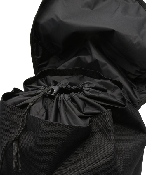 VENCEEXCHANGE(ヴァンスエクスチェンジ)の「YAKPAKヤックパック フラップリュック (バックパック/リュック・メンズ・ブラック・FREE)」の13枚目の写真