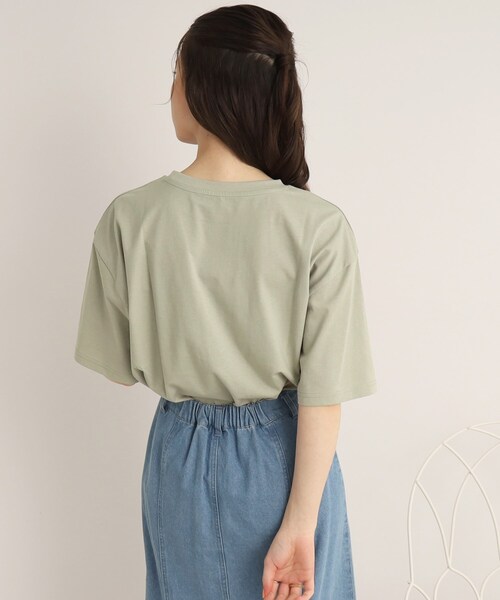 SHOO・LA・RUE（シューラルー）の「◆【プチプラ/コットン100%】選べるプリント バリエーション！垢抜け半袖Tシャツ（Tシャツ/カットソー・レディース・ゴールド系その他/チャコール/オレンジ系その他5/ホワイト系8/ホワイト系9/黄緑系/ブルー系/ホワイト系6/ブラック系3/パープル系5/ブラック系4/オフホワイト・03/04/02）」の22枚目の写真