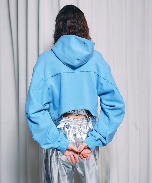 PRANK PROJECT(プランクプロジェクト)の「メタルディティールショートフーディ/Metal Detail Short Hoodie(パーカー・レディース・サックスブルー/アイボリー/チャコールグレー・FREE)」の13枚目の写真