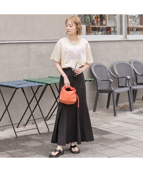 ad thie(アドティエ)の「アソートロゴ プリントTシャツ(Tシャツ/カットソー・レディース・アイボリー/ホワイト/ベビーピンク/オフホワイト/チャコール/セージグリーン・FREE/LL)」の8枚目の写真