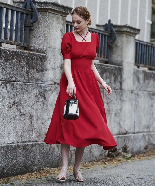 AND COUTURE（アンドクチュール）の「ウエストタックホルターリボン