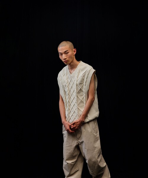 BEAMS（ビームス）の「BEAMS / 5ゲージ フィッシャーマン ニットベスト（ベスト・メンズ・ナチュラル/ネイビー・SMALL/MEDIUM/LARGE/X-LARGE）」の3枚目の写真