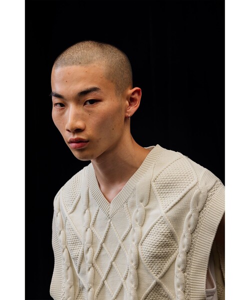 BEAMS（ビームス）の「BEAMS / 5ゲージ フィッシャーマン ニットベスト（ベスト・メンズ・ナチュラル/ネイビー・SMALL/MEDIUM/LARGE/X-LARGE）」の5枚目の写真