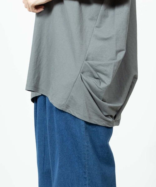 NAVY（ネイビー）の「SARARI 冷感サイドタック無地半袖Tシャツ（Tシャツ/カットソー・レディース・グレー/グリーン/ホワイト/グレイッシュベージュ/ブラック・フリー）」の11枚目の写真