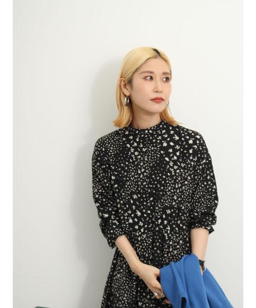 Samansa Mos2 blue（サマンサモスモスブルー）の「花柄シャツワンピース（ワンピース・レディース・ネイビー/ベージュ/ブラック・F）」の6枚目の写真