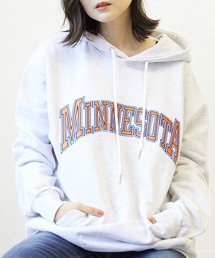 【CHICHI】PARAMUS MINNESOTA LOGO / パラマス ミネソタ アーチロゴ 配色刺繍 パーカー(BEY)