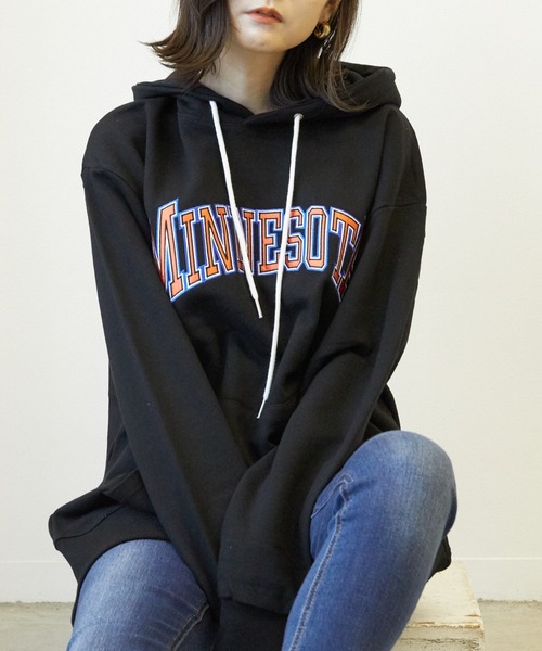 almo(アルモ)の「【CHICHI】PARAMUS MINNESOTA LOGO / パラマス ミネソタ アーチロゴ 配色刺繍 パーカー(BEY)(Tシャツ/カットソー・レディース・ブラック/オートミール/バイオレット/グリーン・FREE)」の7枚目の写真