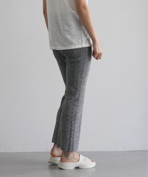 GANNI(ガニー)の「GANNI Merange Rib Cropped Pants(その他パンツ・レディース・ブラック・X-SMALL)」の4枚目の写真