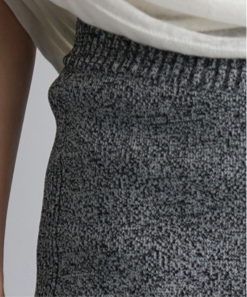 GANNI(ガニー)の「GANNI Merange Rib Cropped Pants(その他パンツ・レディース・ブラック・X-SMALL)」の2枚目の写真
